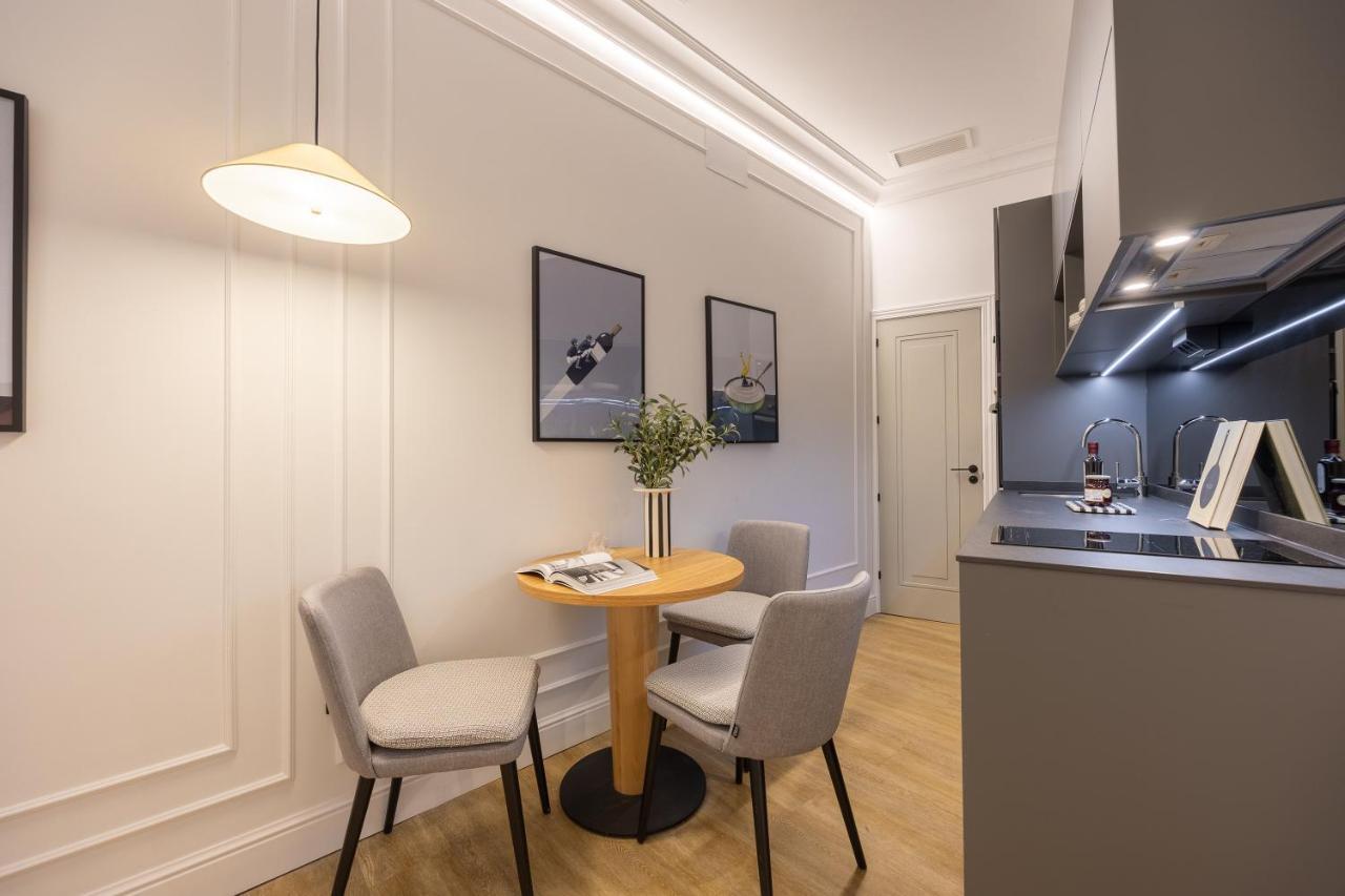 Edmond Vibes Puerta Del Sol Suites Madrid Extérieur photo