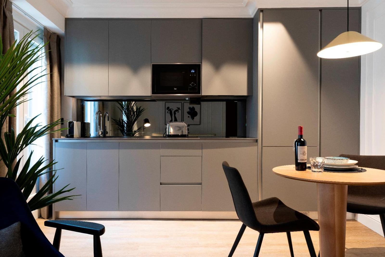 Edmond Vibes Puerta Del Sol Suites Madrid Extérieur photo