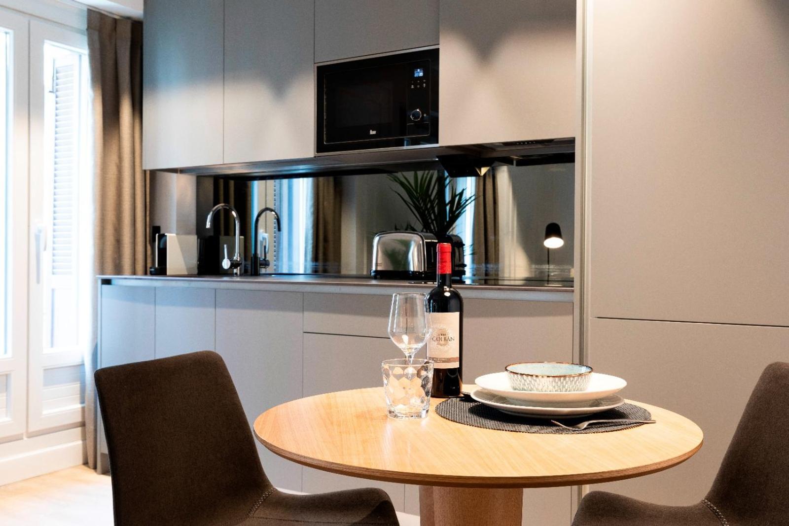 Edmond Vibes Puerta Del Sol Suites Madrid Extérieur photo