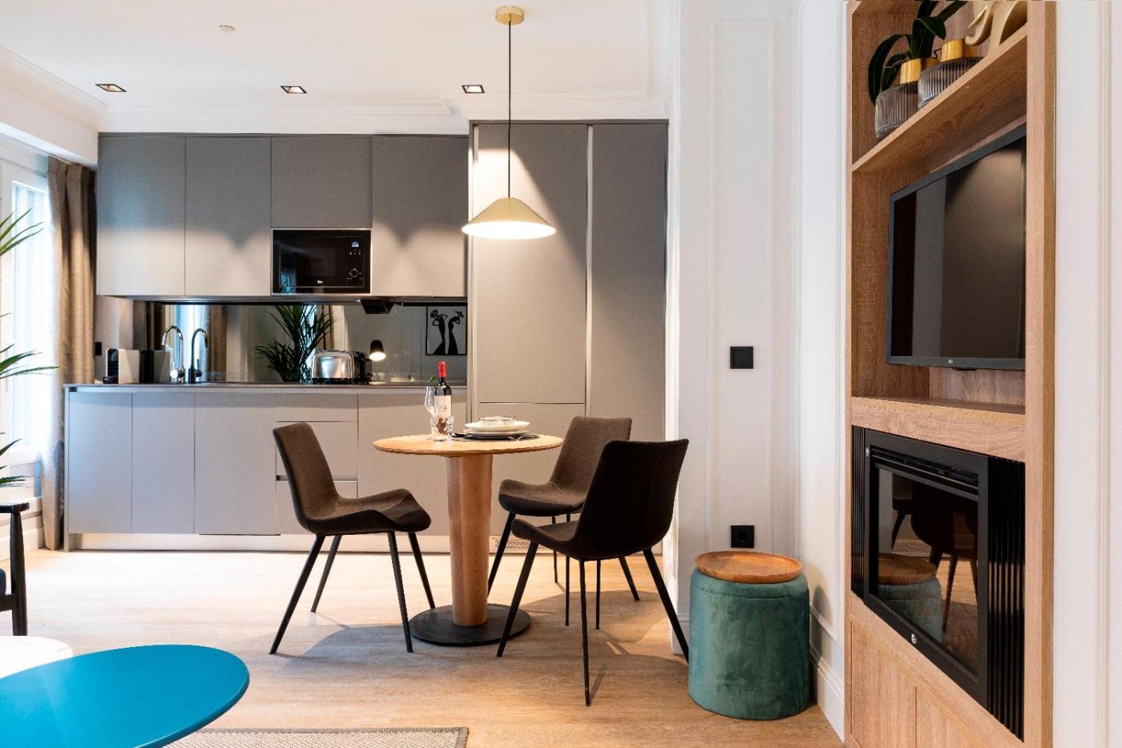 Edmond Vibes Puerta Del Sol Suites Madrid Extérieur photo