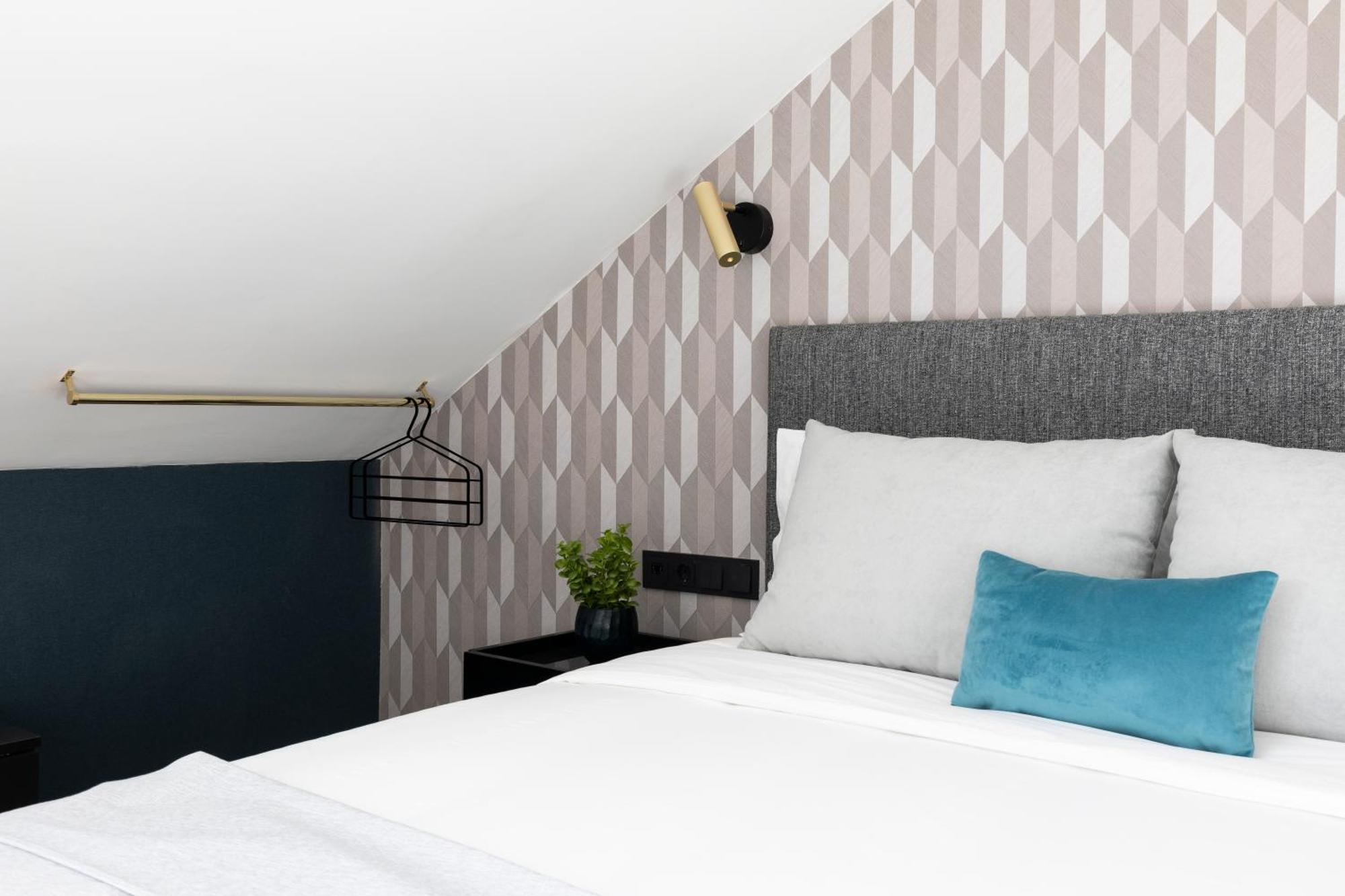 Edmond Vibes Puerta Del Sol Suites Madrid Extérieur photo